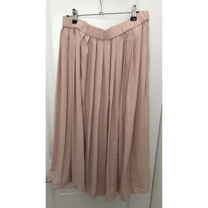 Blush pleated skirt
